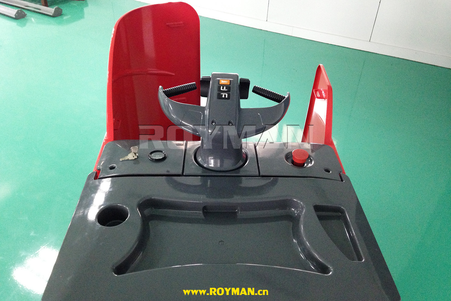 駕乘式電動搬運(yùn)車
